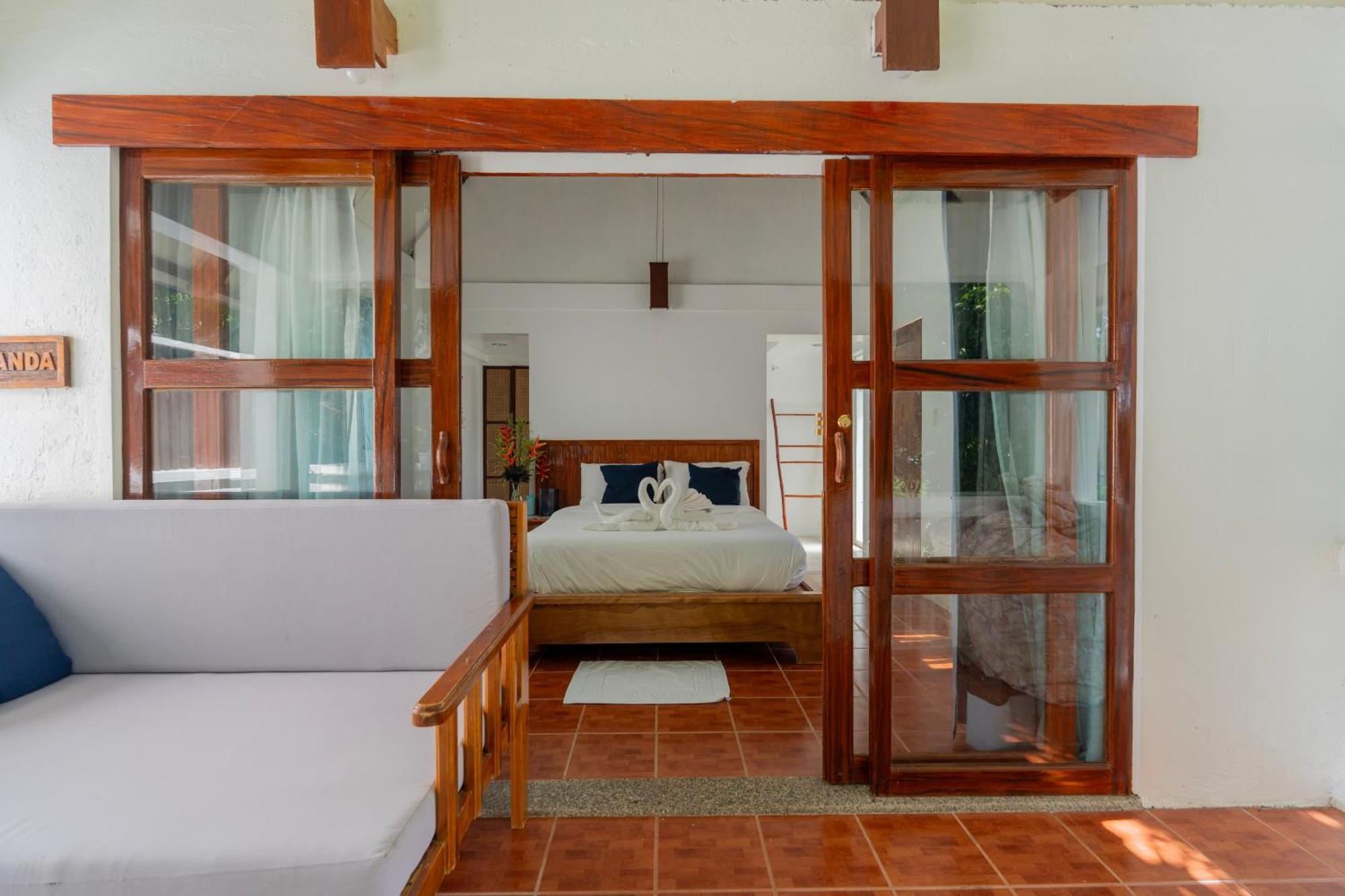 Casalay Boutique Villas & Dive Puerto Galera Bagian luar foto